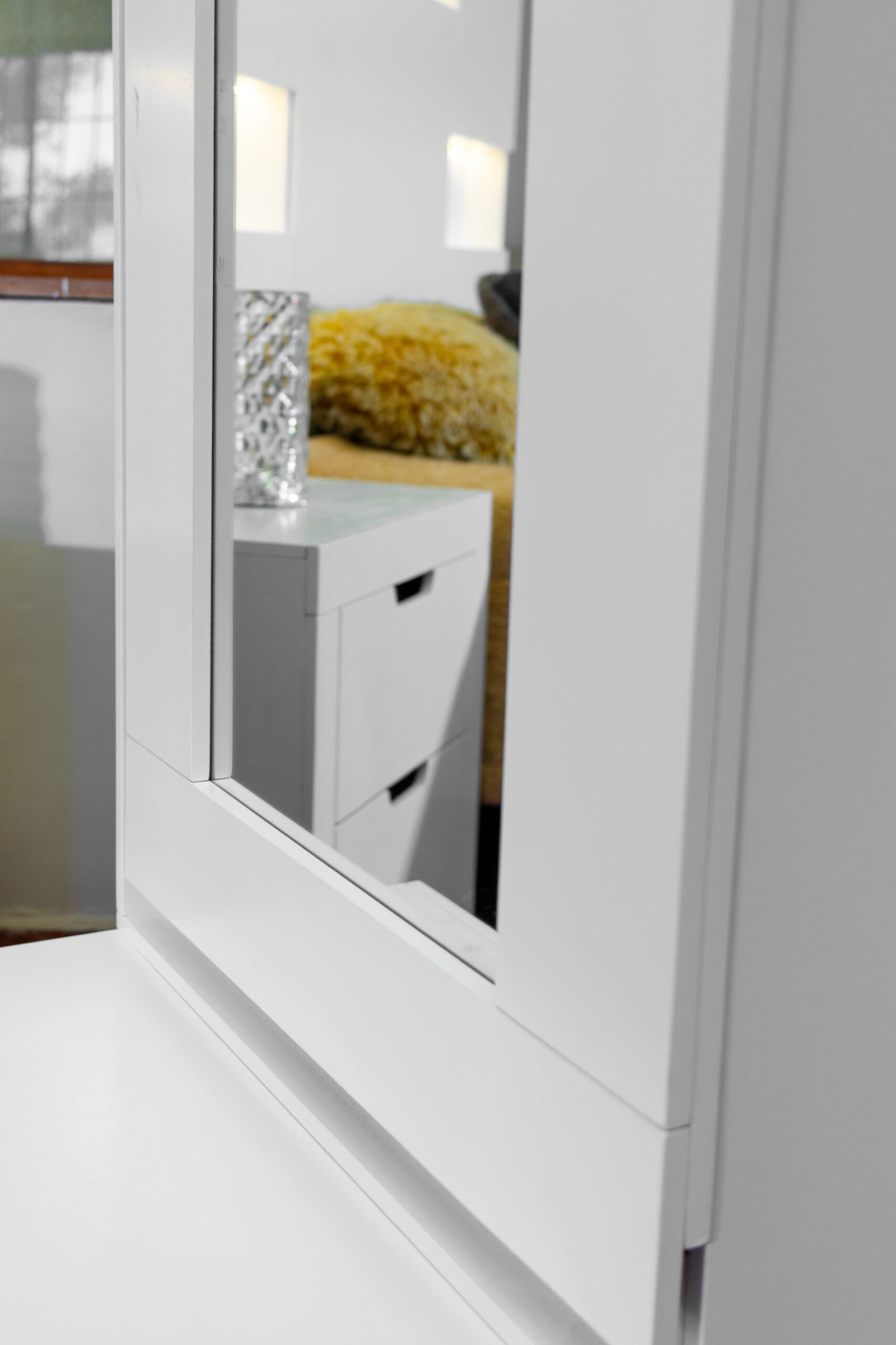 RECÁMARA RENY CON VANITY BLANCA - Image 4