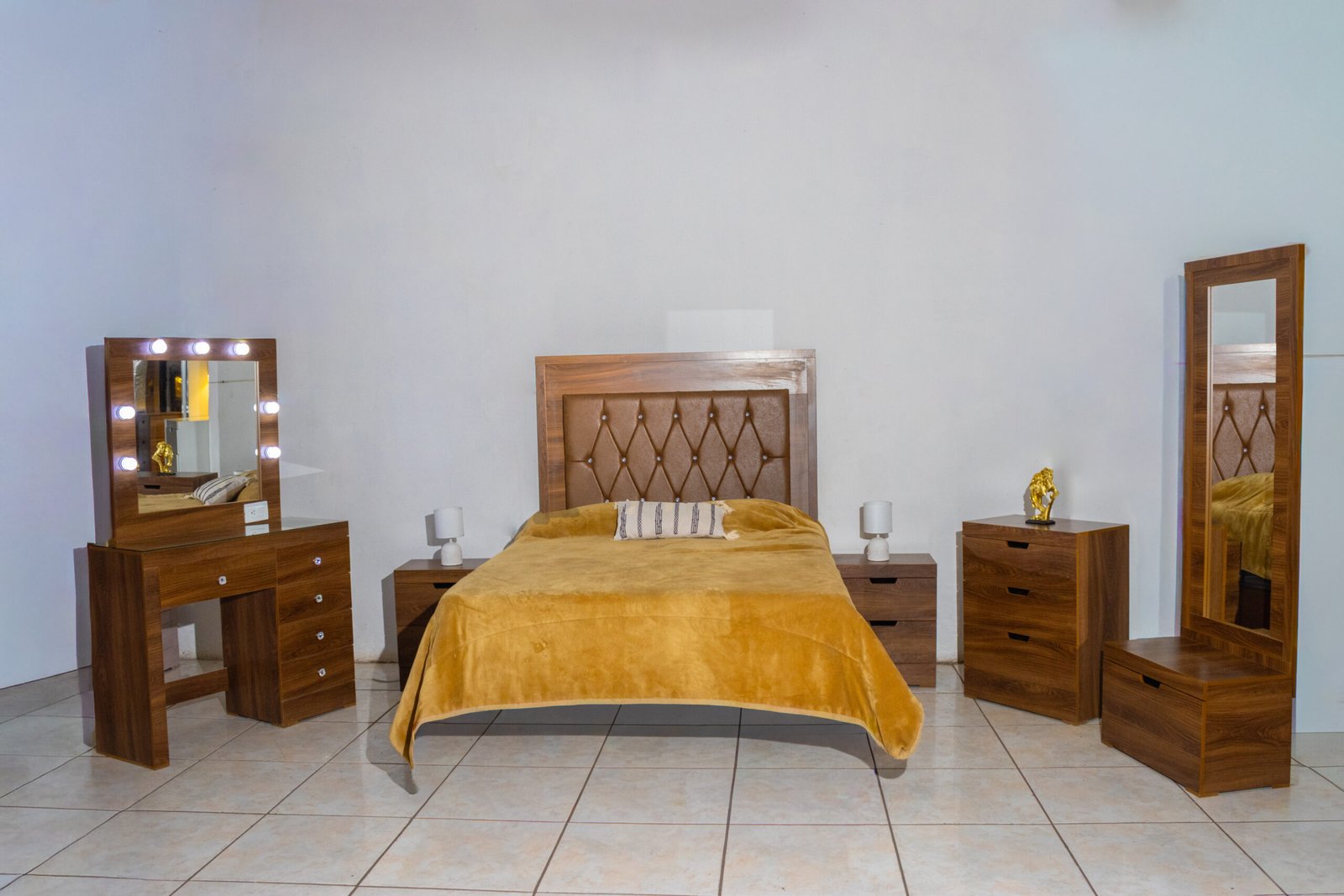 RECÁMARA MAYTE CON VANITY AVELLANA - Image 2