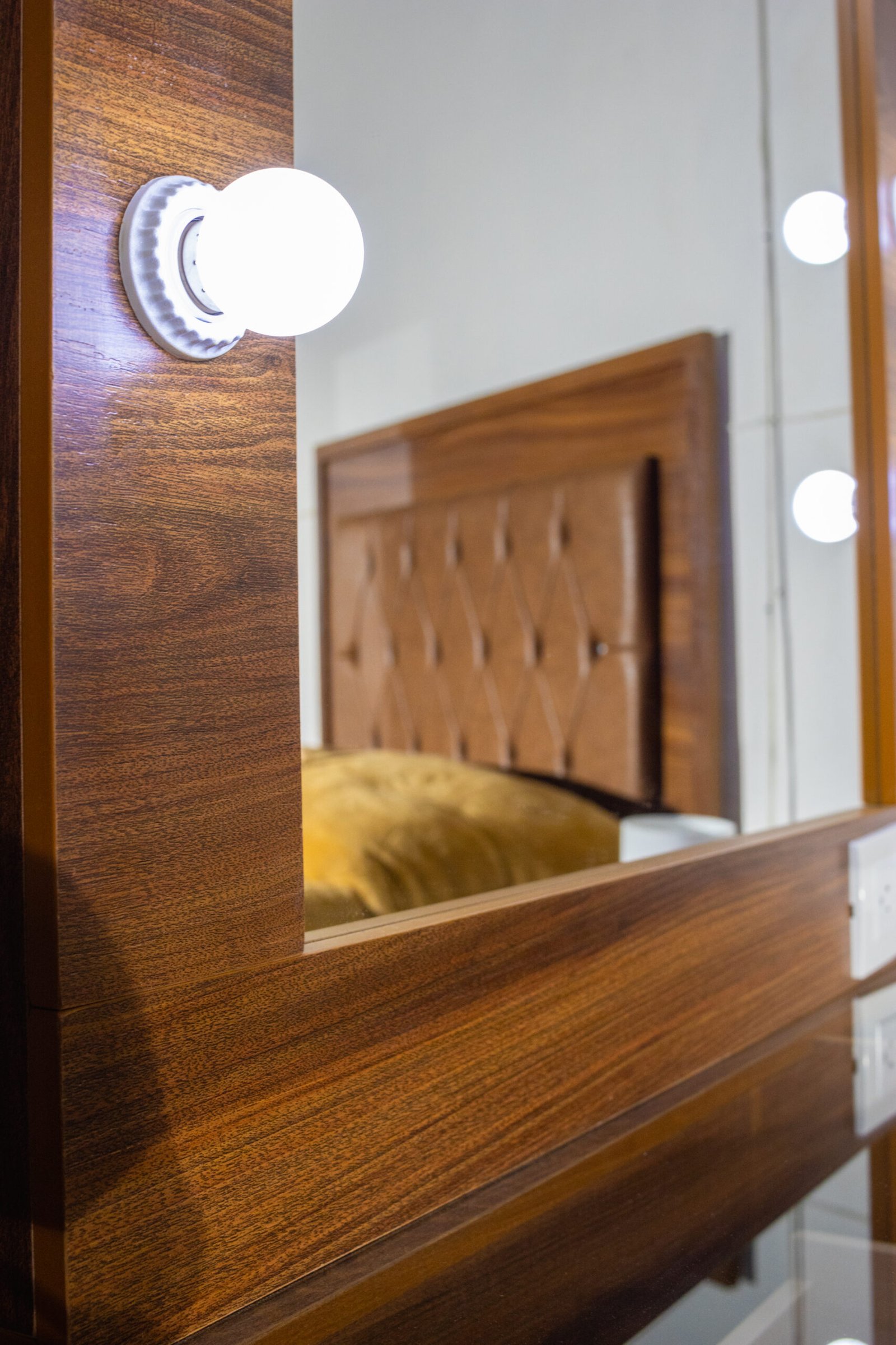 RECÁMARA MAYTE CON VANITY AVELLANA - Image 15