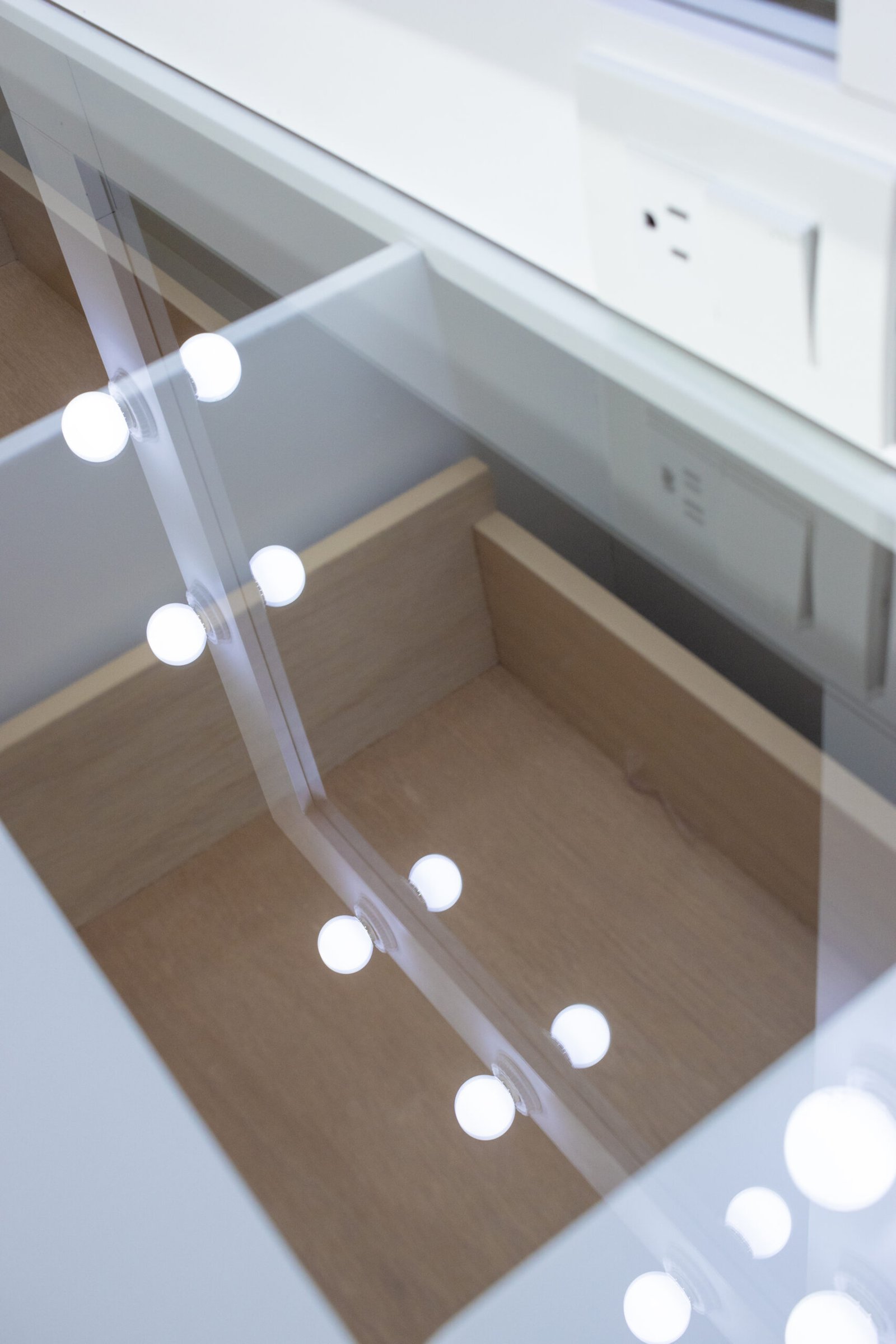 RECÁMARA RENY CON VANITY BLANCA - Image 9